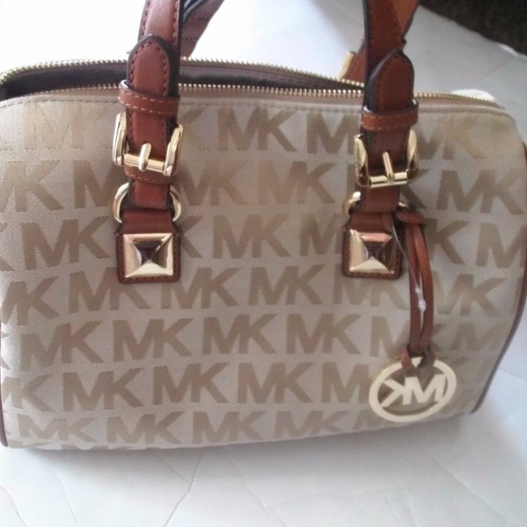 Michael Kors Camel Luggage Signature Medium Satche - Picture 3 of 8